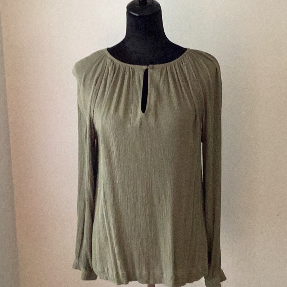 a.n.a. Top size medium